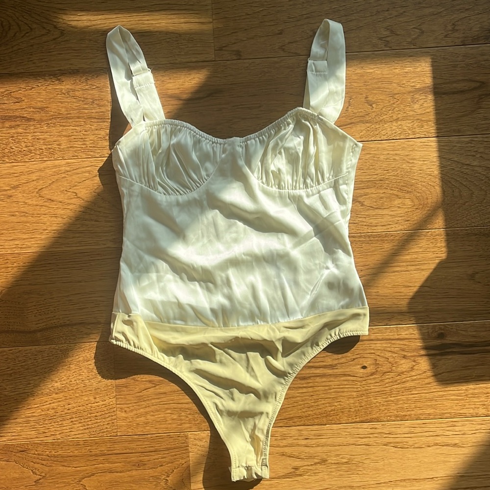 Weworewhat size 2 cream bodysuit